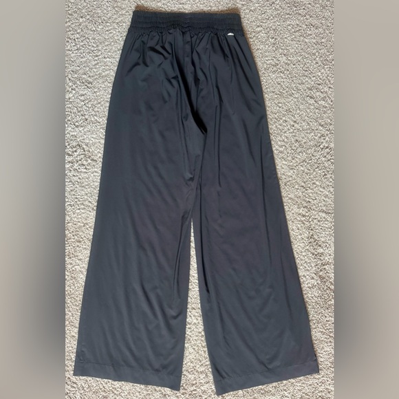 Vuori Villa Wide Leg Pants with Pockets - Slate (Blue Gray) - Size M - EUC - Picture 2 of 6